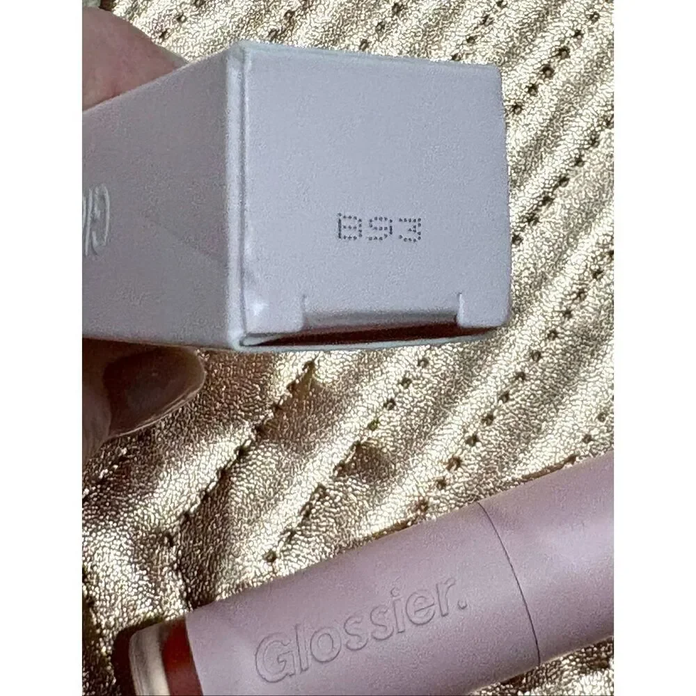 GLOSSIER  - NWTIB 